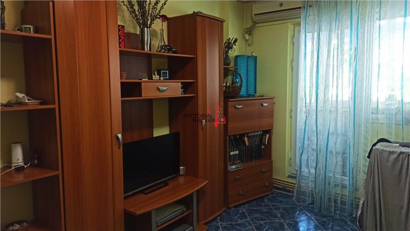 Basarabia, Diham, 3 camere, et. 1, 70 mp, centrala, bl. 1983, amenajat,
